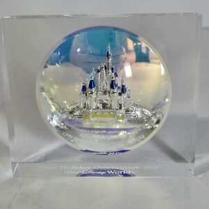 Walt Disney World 2003 Cast Holiday Celebration Paperweight Cinderella's Castle